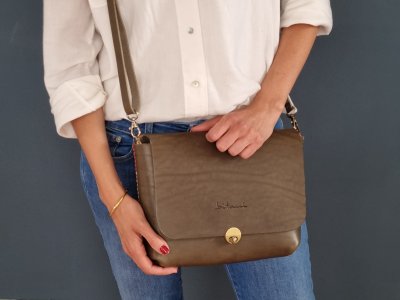 galerie/001 Taschen/008 Tina/resized/album_image_small.jpg